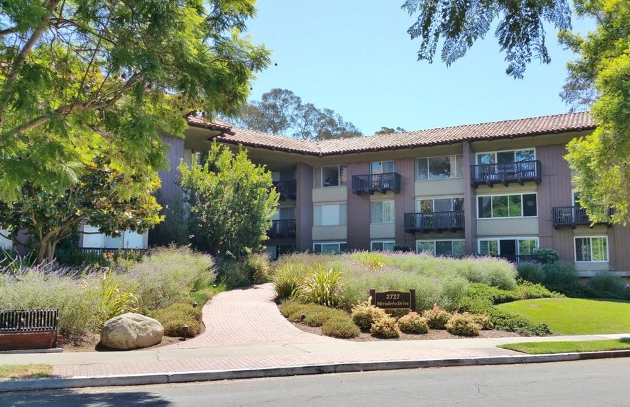 Building Photo - 2727 Miradero Dr