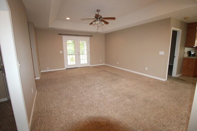 Building Photo - 2105 Hobbit Way