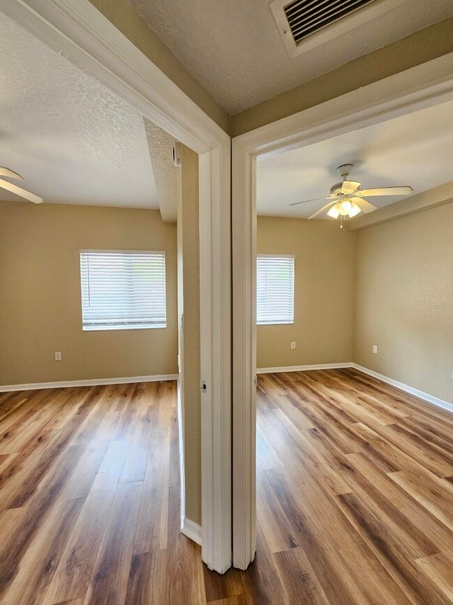 Building Photo - 1063 Golden Lakes Blvd