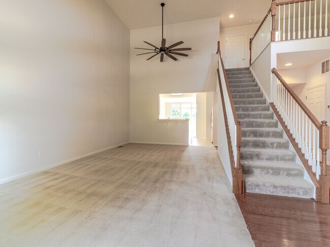 Building Photo - Spacious Unfurnished 3-BR, 2.5-BA year-rou...