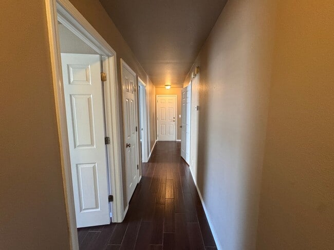 Building Photo - Large 3 bed 2 bath with 2 car garage.