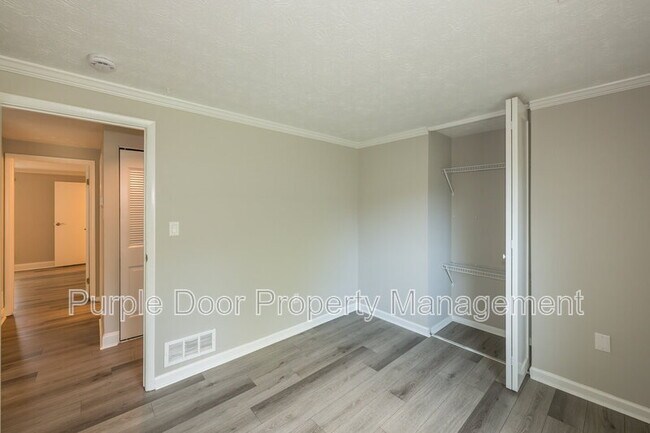 Building Photo - 640 Singing Hills Ct