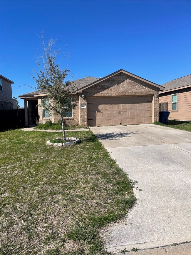 Primary Photo - 11107 Hillside Creek Dr