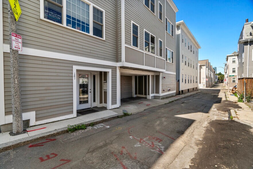 Building Photo - 161 Tudor St