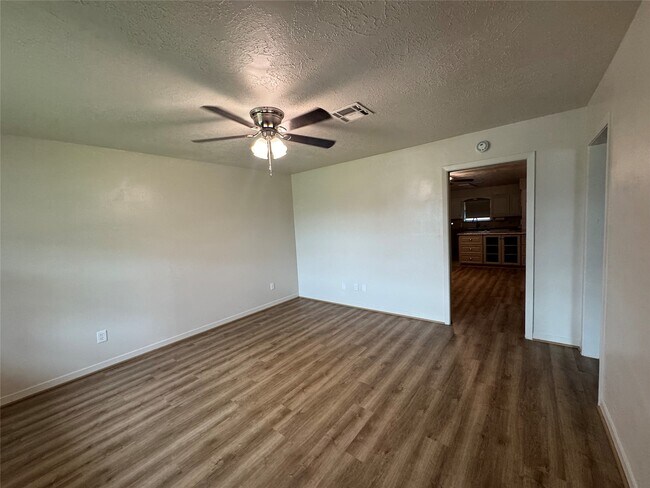 Building Photo - 2611 Prairie Ave
