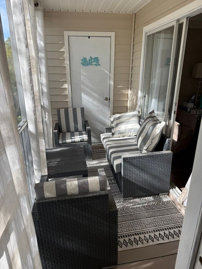 Building Photo - 2 Bedroom 2.5 Bath Condo (Central Park II Condominiums)