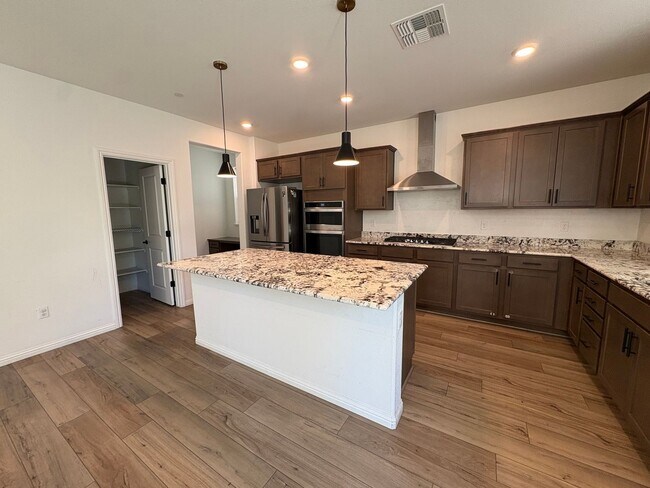 Building Photo - 3 bedroom 2.5 Bath with Solar in Brentwood