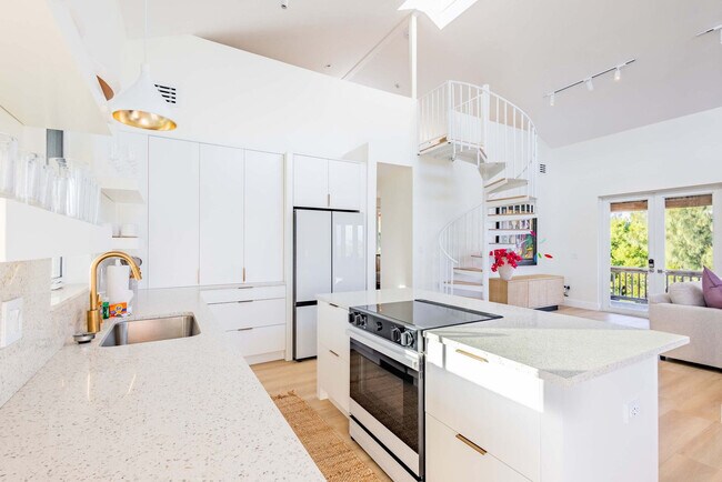 Building Photo - 18954 Acosta Rd