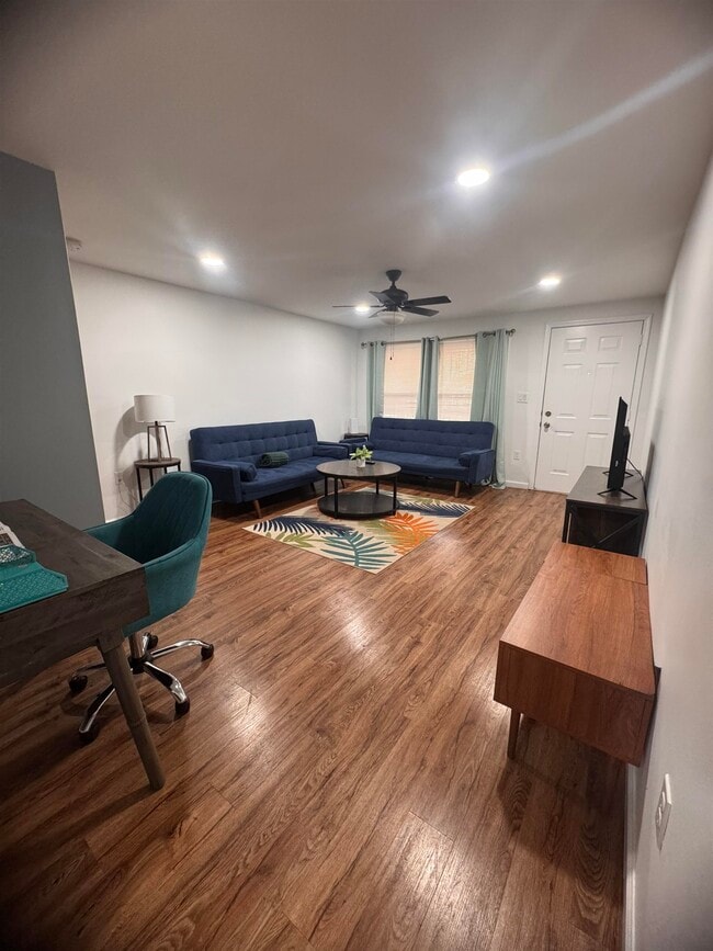 Building Photo - 375 Whiton St