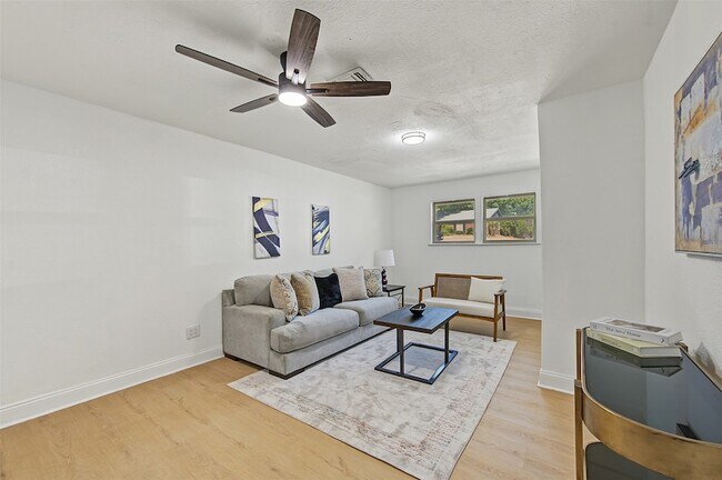 Building Photo - 224 Mountain View Dr