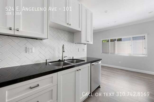 Building Photo - 524 E Angeleno Ave