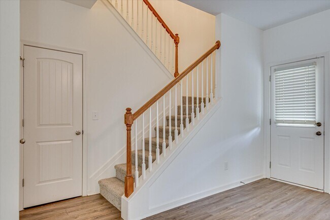 Building Photo - 476 Lory Ln