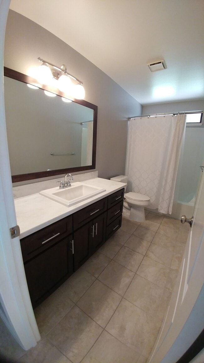 Building Photo - 552 Cimarron Dr