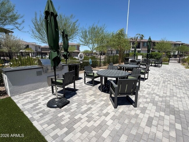 Building Photo - 2121 W Sonoran Desert Dr