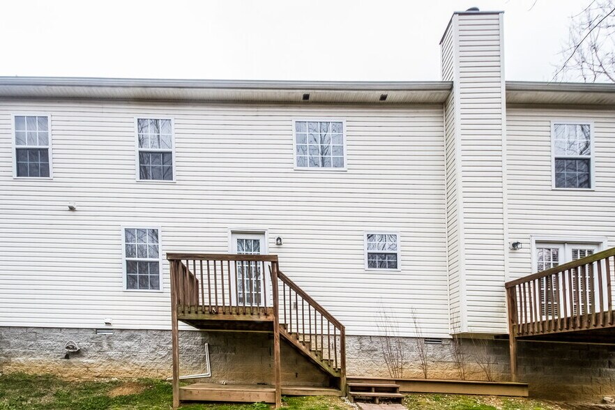 Building Photo - 1549 Bridgecrest Dr