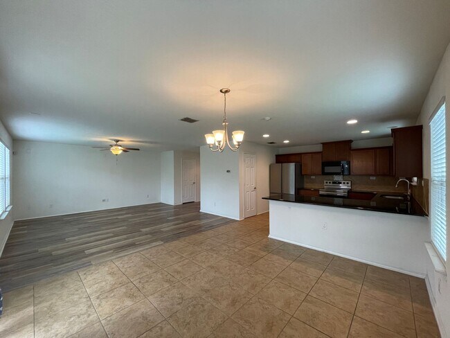 Building Photo - 5 Bedroom house for rent
