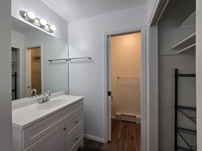 Building Photo - 1300 Iris St