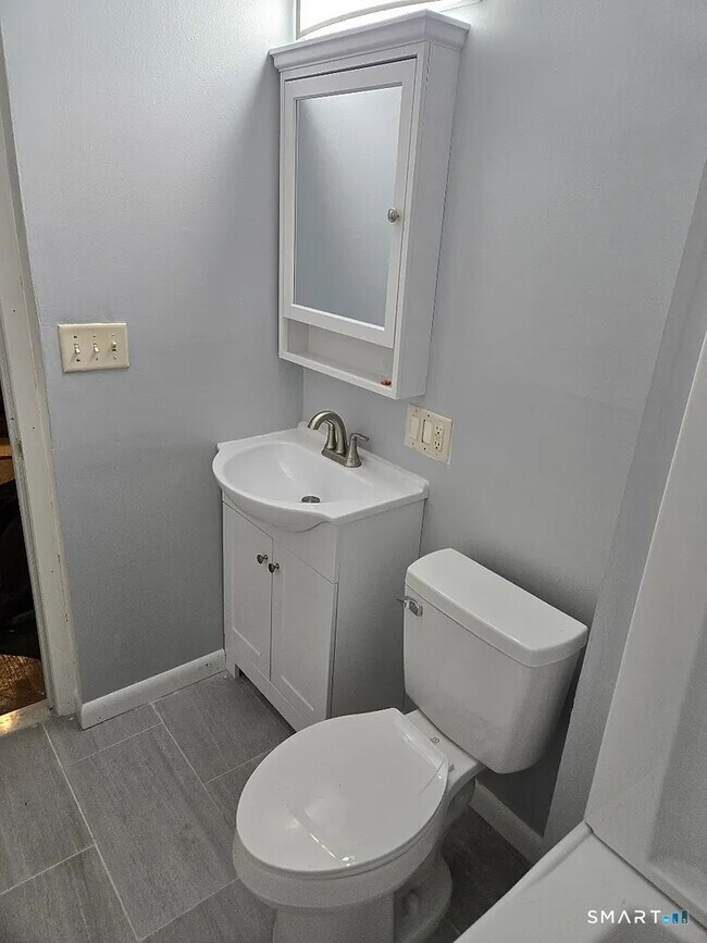 Building Photo - 88 Walnut St