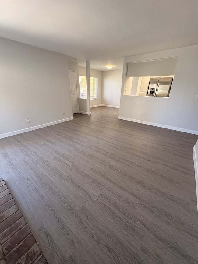 Building Photo - 2079 Lakeridge Cir