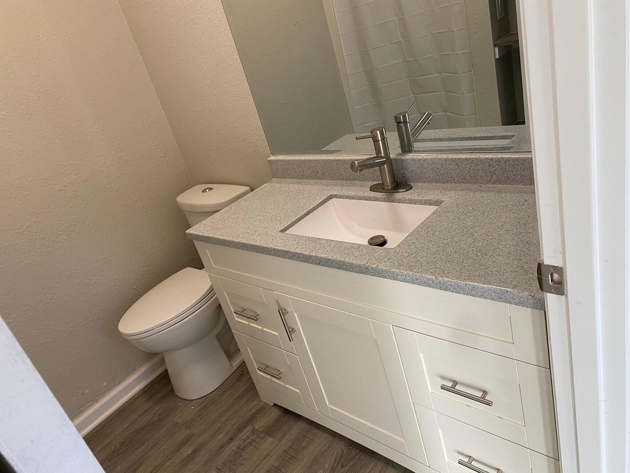 48" vanity - 5706 South Union St