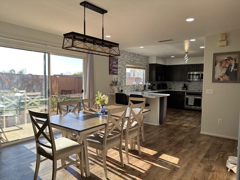 Building Photo - 8932 Gateway View Ct