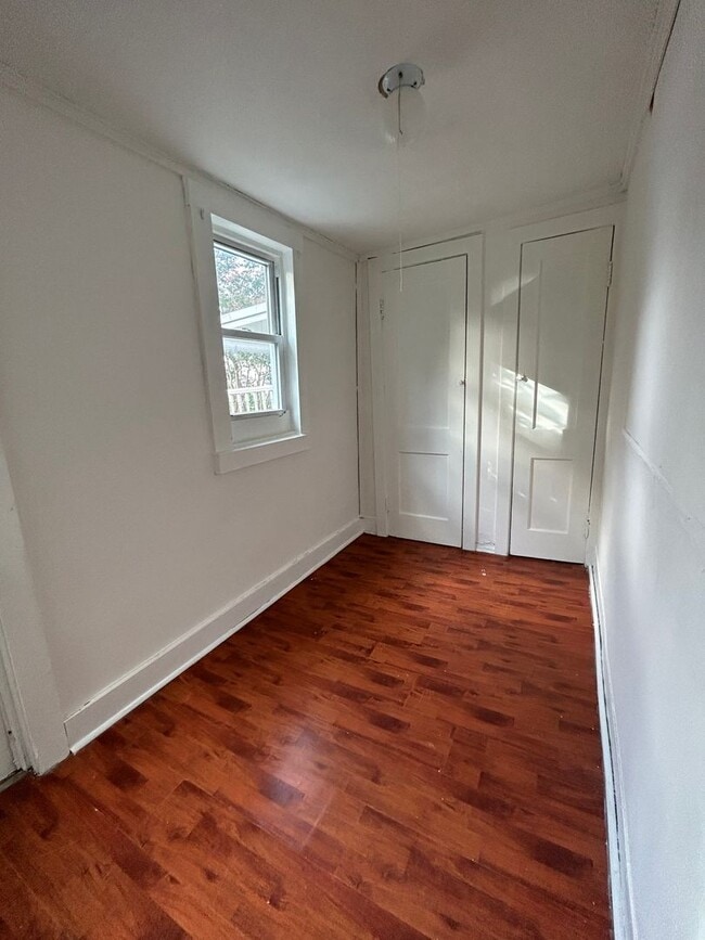 Building Photo - 35 Dexter St