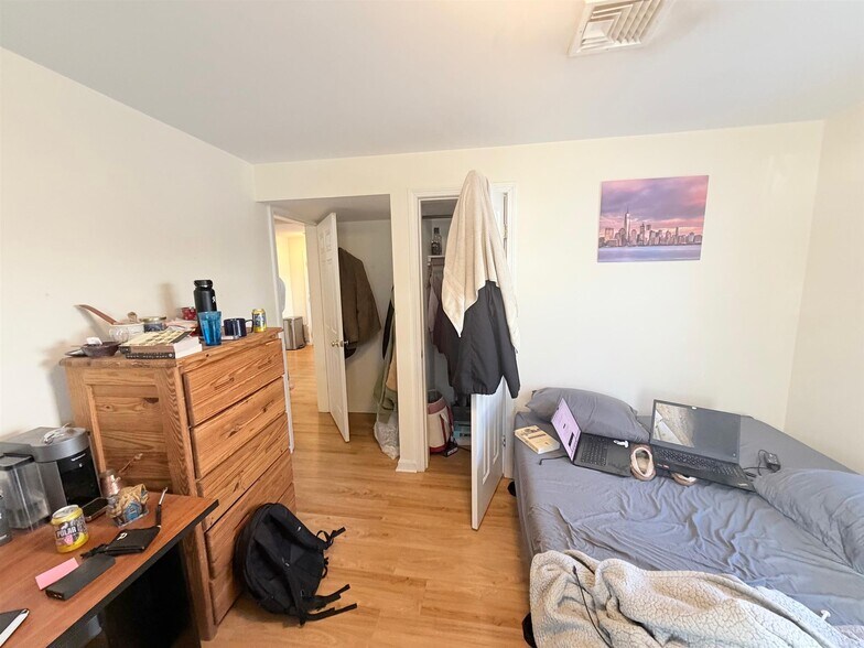 Building Photo - 3 Kent Ct