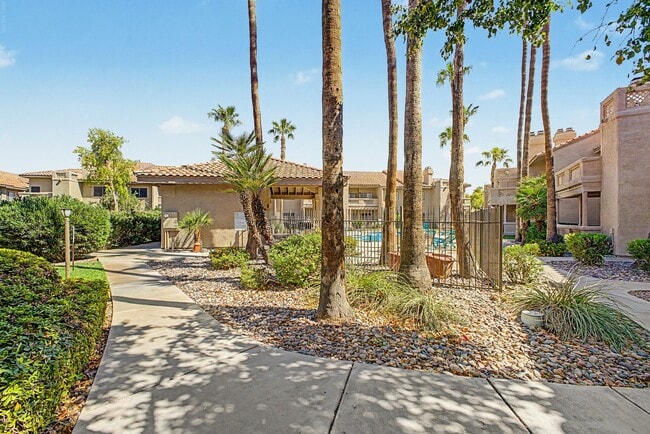 Building Photo - 930 N Mesa Dr