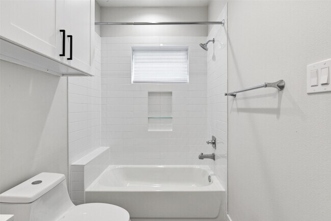 Building Photo - 2204 Lou Ellen Ln