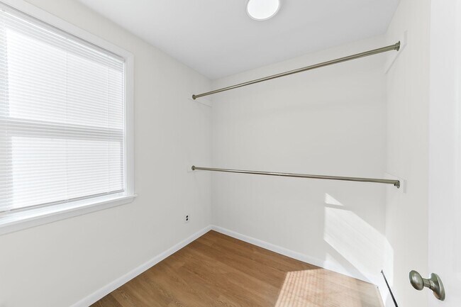 Building Photo - 709 Morgan Ave