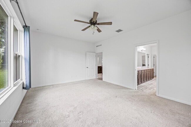 Building Photo - 456 Azalea Ave SE