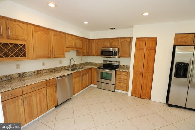 Building Photo - 20404 Shadow Oak Ct