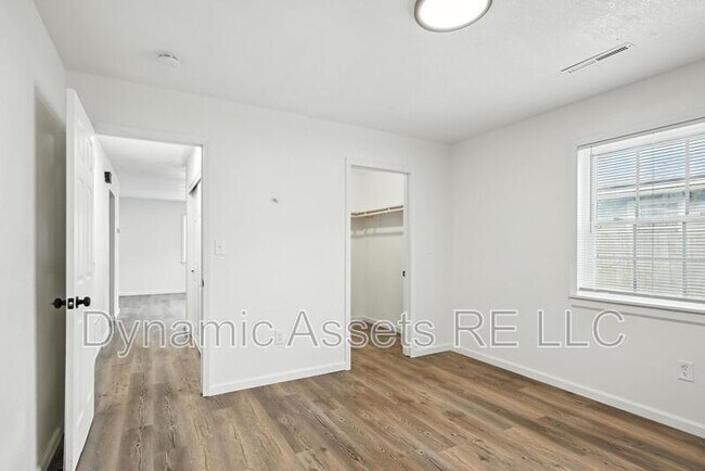 Building Photo - 509 E Jefferson St