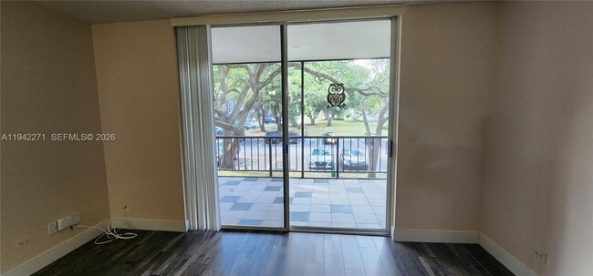 Building Photo - 3670 Inverrary Dr