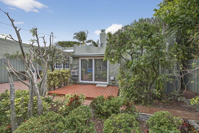 Building Photo - 616 Upland Rd