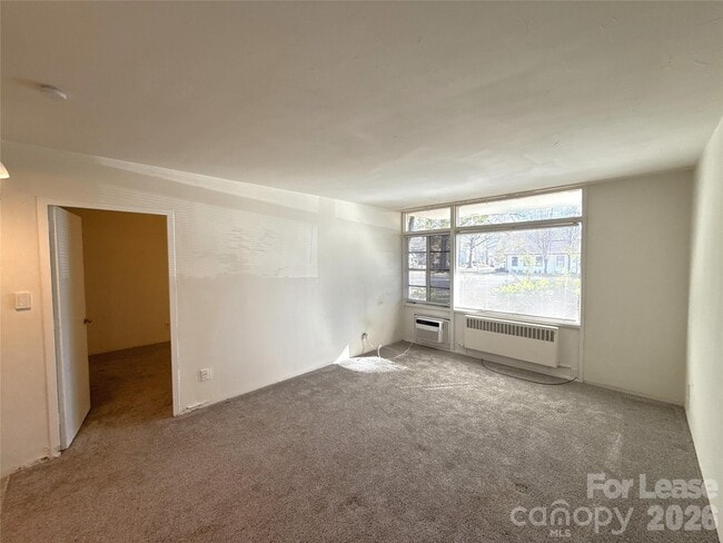 Building Photo - 2126 E 7th St