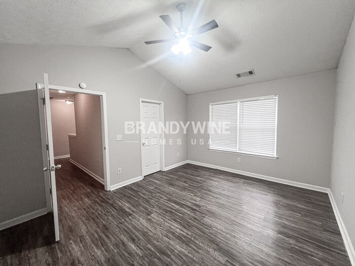 Building Photo - 252 Springbottom Ct SE