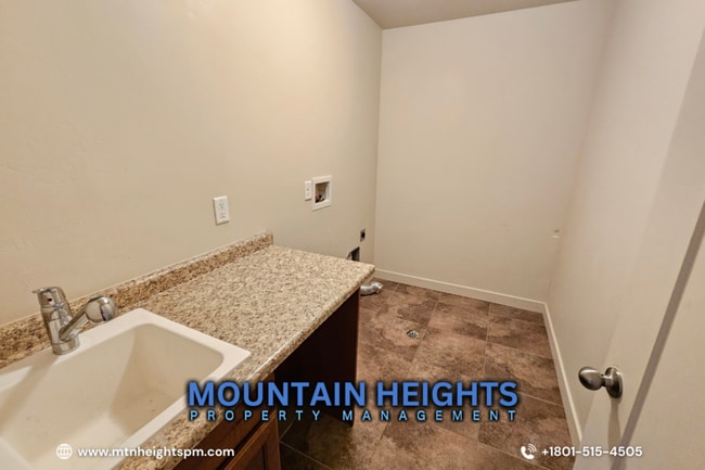 Building Photo - 14397 S Oakfield Way