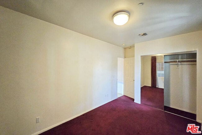 Building Photo - 302 N Griffith Park Dr