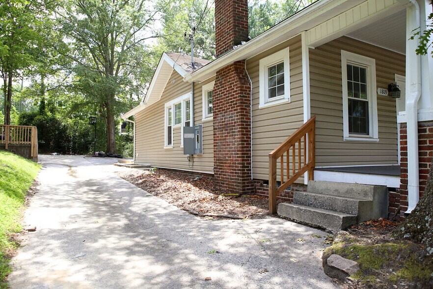 Building Photo - 1809 Walker Ave