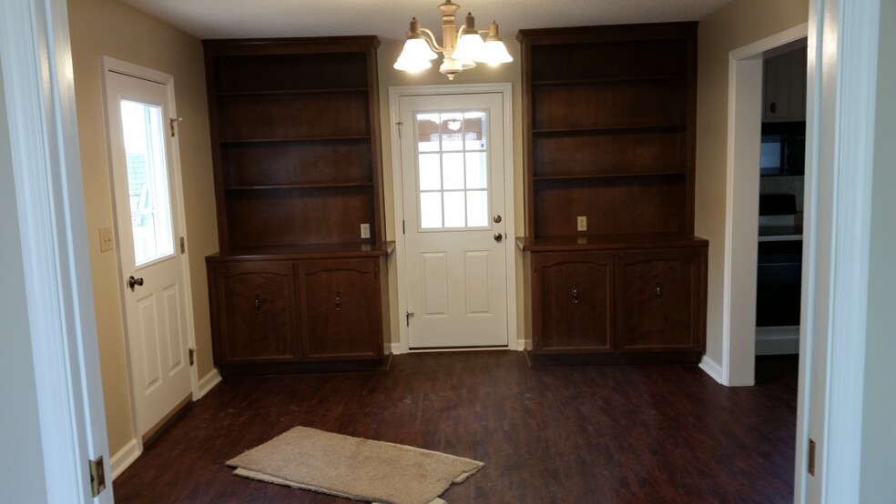 Building Photo - 6067 W Donnagail Dr