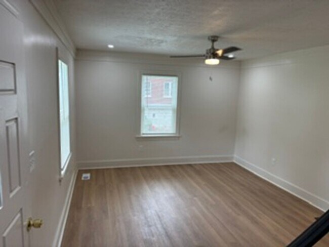 Building Photo - 300 Northwestern Pkwy