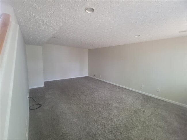 Building Photo - 6444 Hilltop Trail Dr