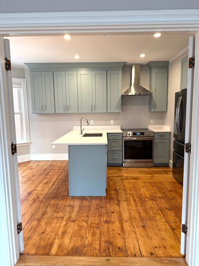 Building Photo - 130 Neal St