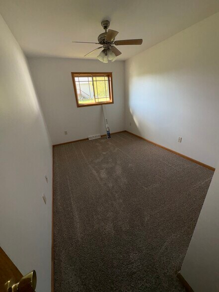 upper level-2nd bedroom - 310 Redruth Dr