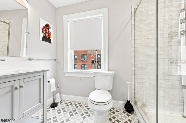 Building Photo - 64 Montague Pl