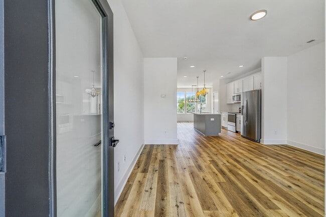 Building Photo - 104 Stella Dr