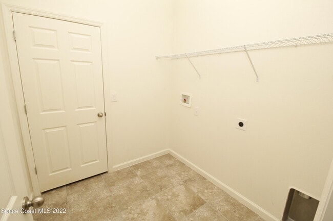 Building Photo - 884 Musgrass Cir