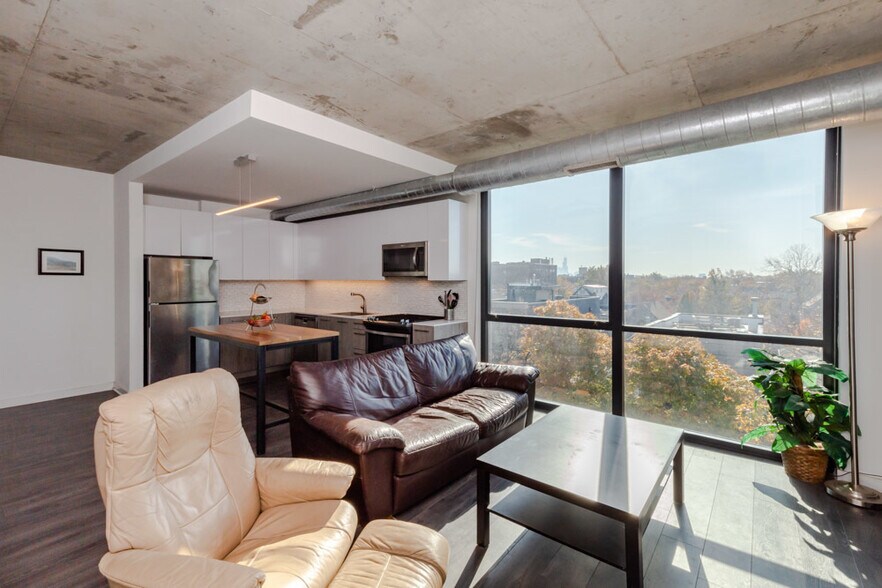 Building Photo - 1714 W Roscoe St