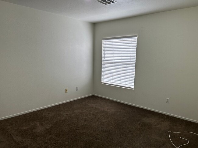 Building Photo - 2 story townhouse